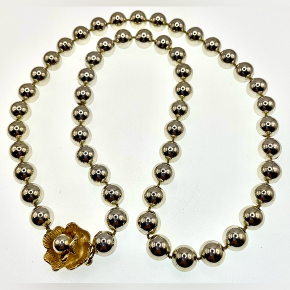 Vintage Jewelry - Vintage Silver Tone Acrylic Beaded Necklace Choker with Gold Tone Floral Clasp